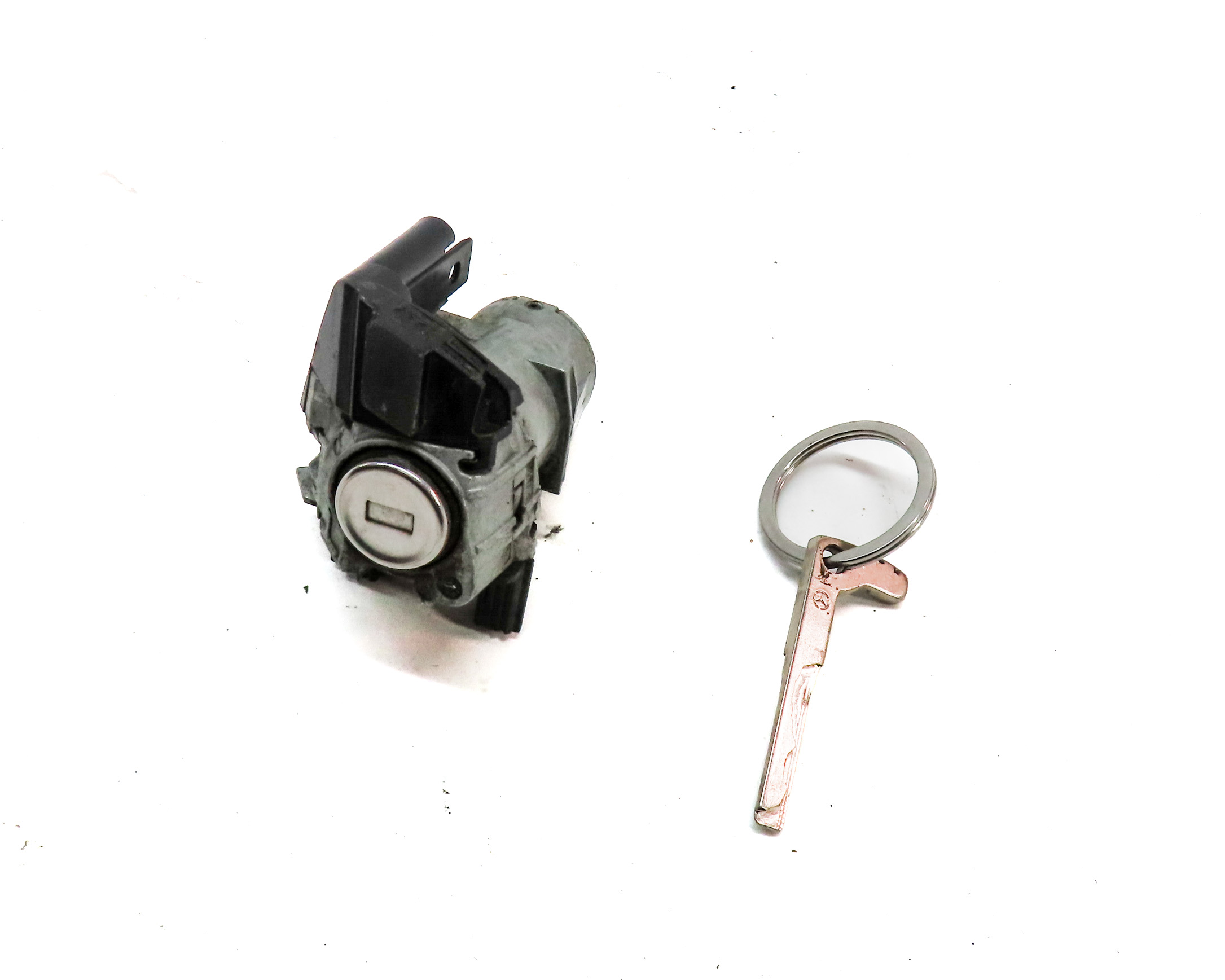 2013 MERCEDES GL350 (X166) FRONT LEFT DRIVER DOOR HANDLE LOCK CYLINDER w/KEY — exact item pictured